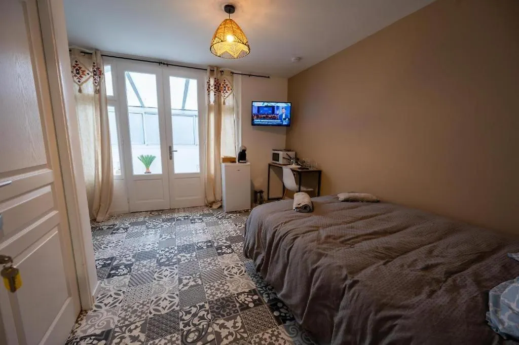 Lanester Suite Home 0*,  France