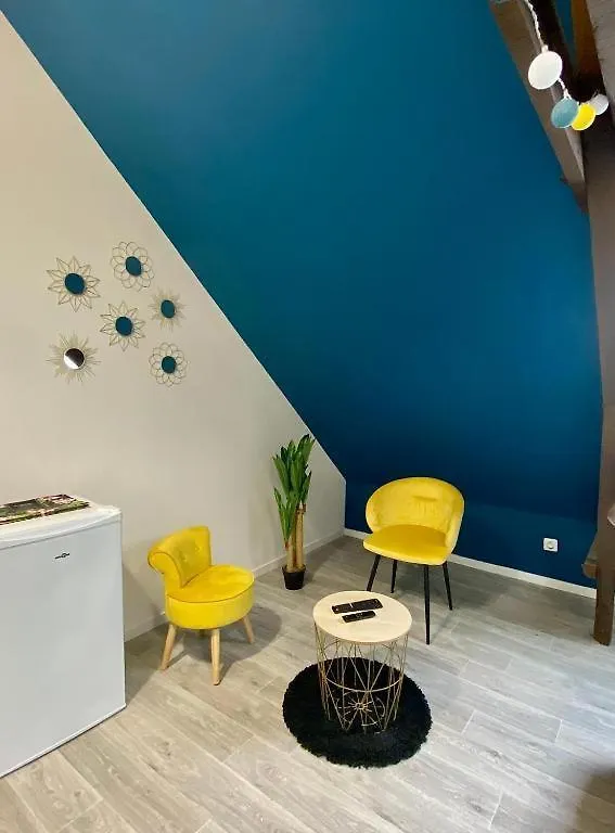 Lanester Suite Home 0*,  France